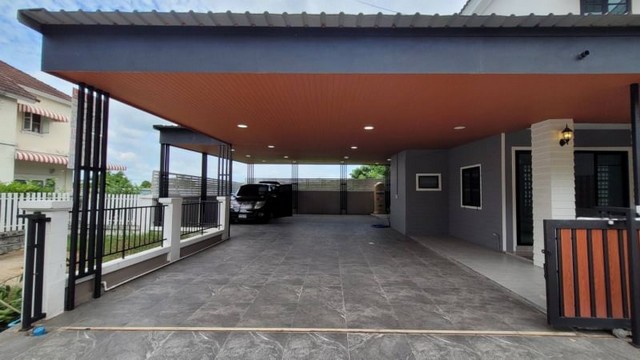 ขายบ้านปิยวรารมย์  รีโนเวทใหม่หมด ใกล้รถไฟสายสีม่วง ใกล้เซ็นทรัลเวสต์เกต บรรยากาศดี สงบมาก ปลอดภัย ถูกสุดในโครงการ กู้ฟรี โอนฟรี นนทบุรี